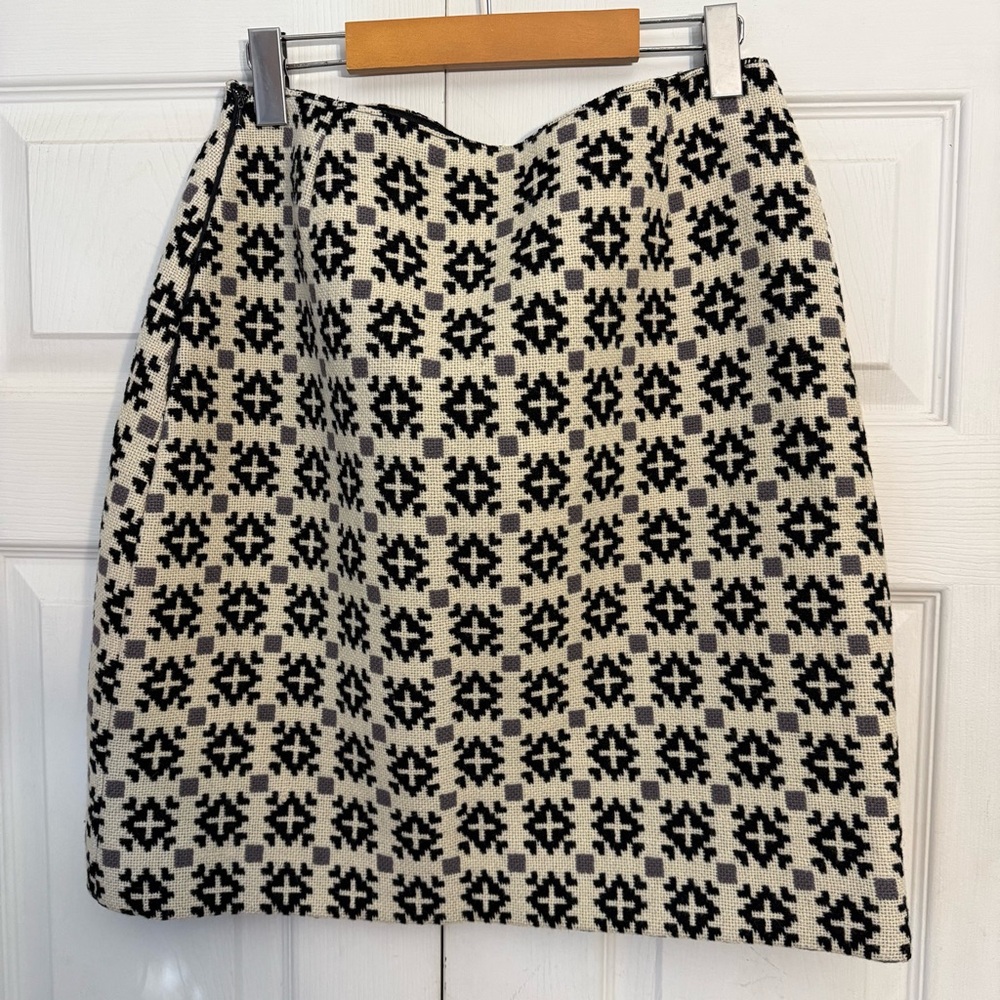 Vintage Black and Cream Mini Skirt. Freshly drycleaned. - Picture 2 of 5